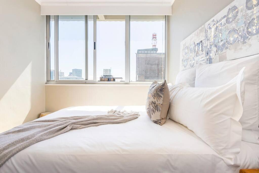 Perspectives On Roeland Apartment