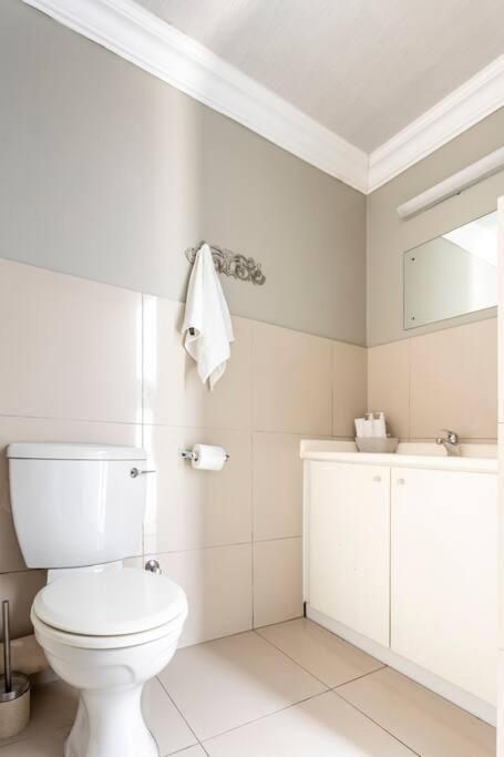 Perspectives On Roeland Apartment *