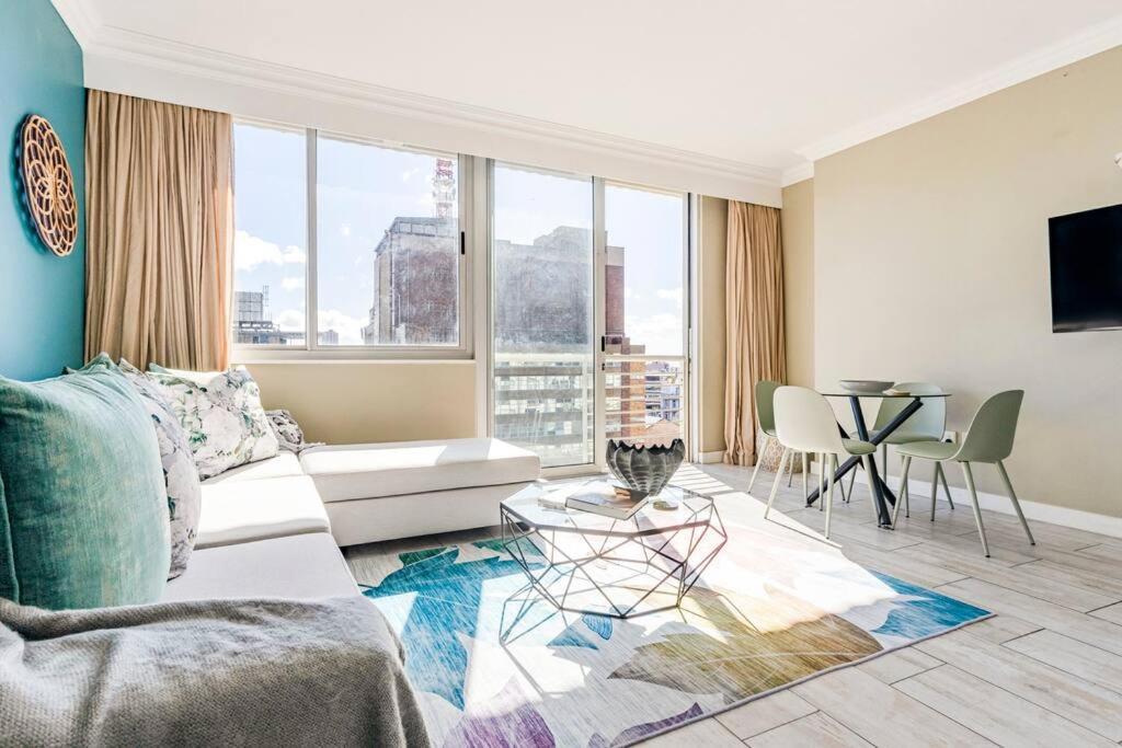 Perspectives On Roeland Apartment *