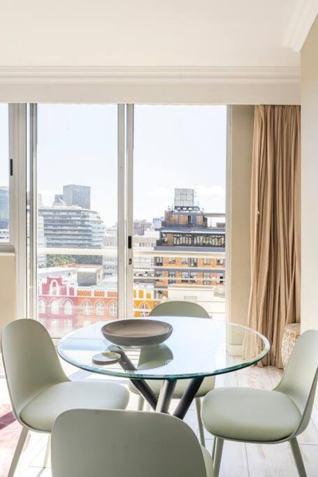 Perspectives On Roeland Apartment Kapstadt